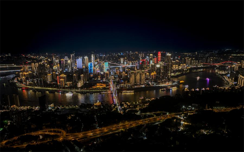 Município de Chongqing atrai viajantes de ver?o, apesar de temperaturas elevadas