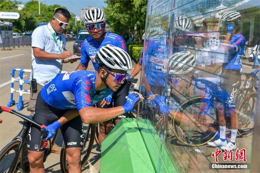 15a Corrida Internacional de Ciclismo de Hainan é inaugurada