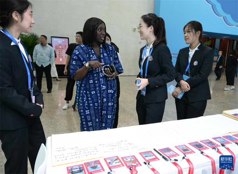 Centro de Imprensa do Fórum de Coopera??o China-áfrica dá as boas-vindas a repórteres de vários países