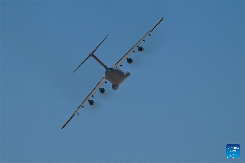 Primeiro Show Aéreo Internacional do Egito inicia com avi?o chinês em exposi??o a solo