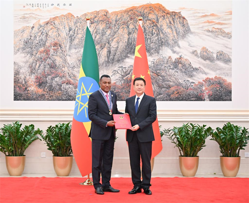 Ministro chinês da Seguran?a Pública reúne-se com chefe da Interpol e oficiais da Etiópia e Maldivas