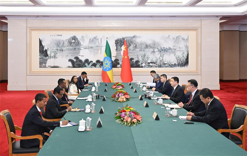 Ministro chinês da Seguran?a Pública reúne-se com chefe da Interpol e oficiais da Etiópia e Maldivas