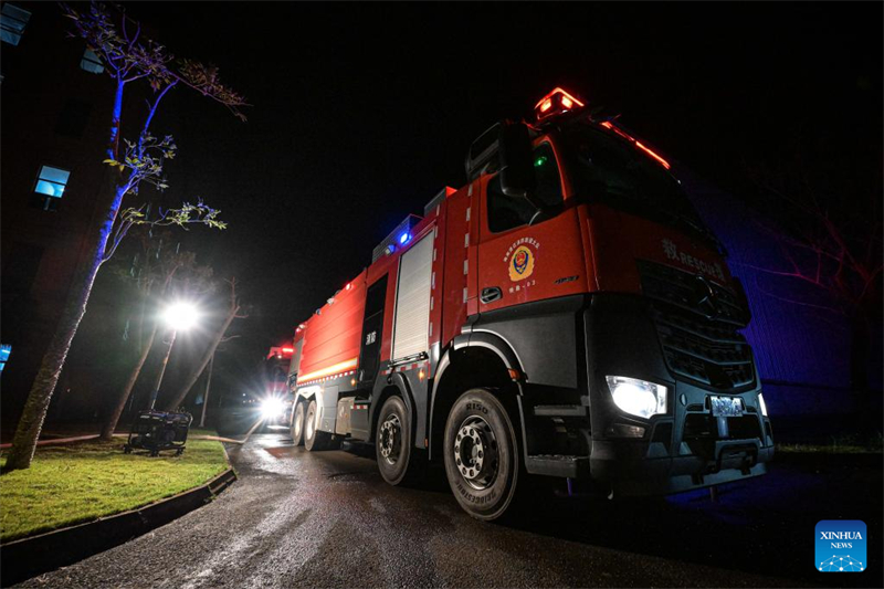 Hainan na China retoma gradualmente o tráfego aéreo e marítimo após supertuf?o Yagi