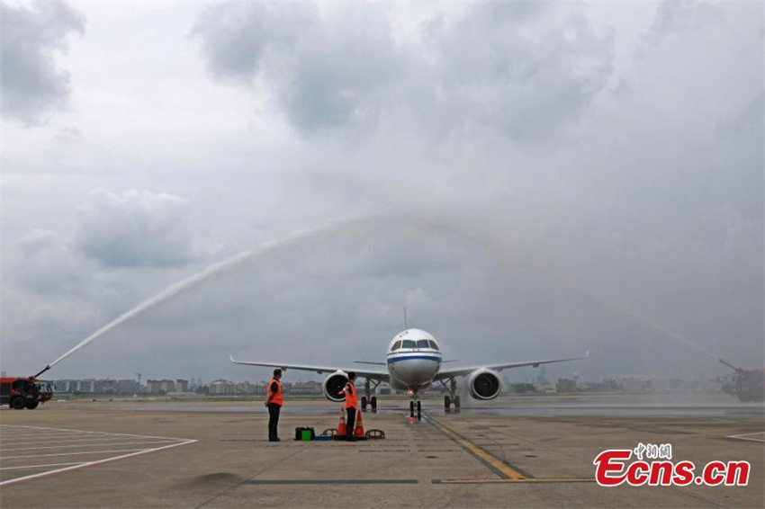 Primeiro avi?o C919 da Air China faz voo inaugural