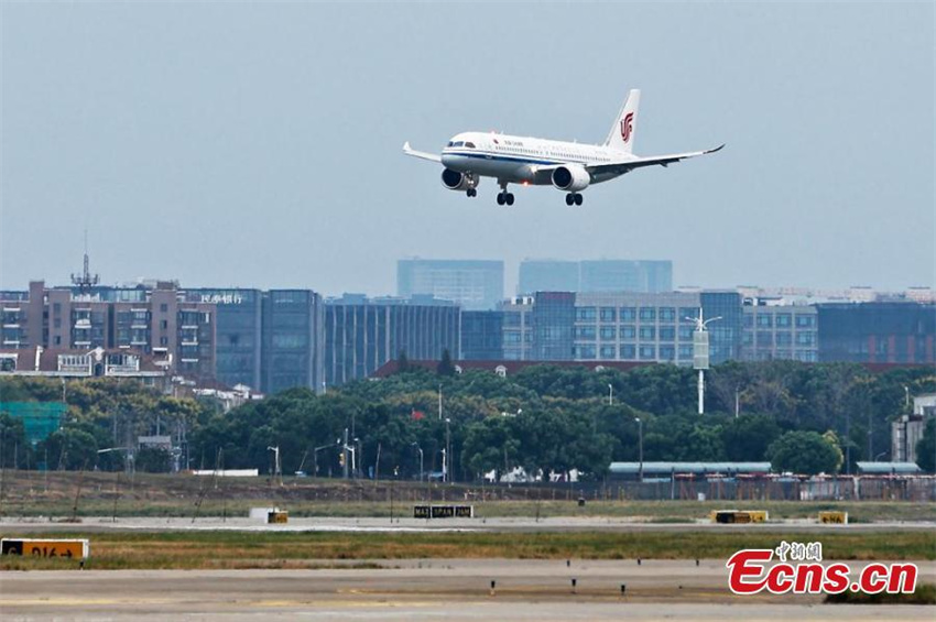 Primeiro avi?o C919 da Air China faz voo inaugural