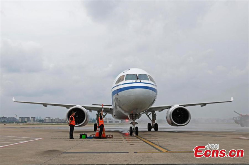 Primeiro avi?o C919 da Air China faz voo inaugural
