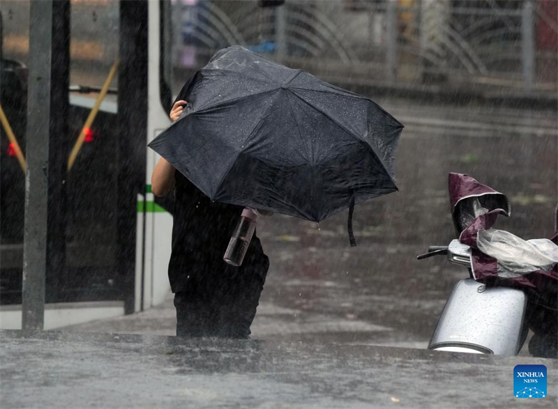 Tuf?o Bebinca atinge Shanghai