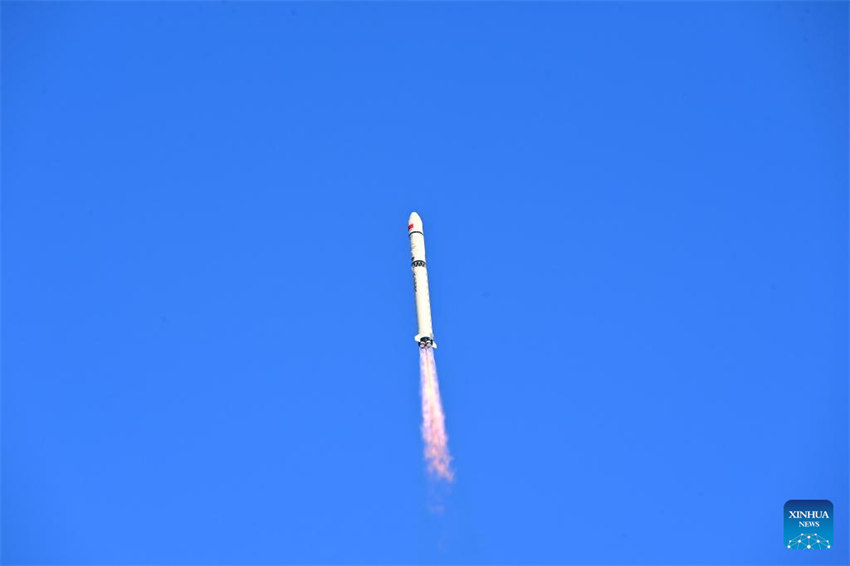 China lan?a primeiro satélite experimental reutilizável e retornável