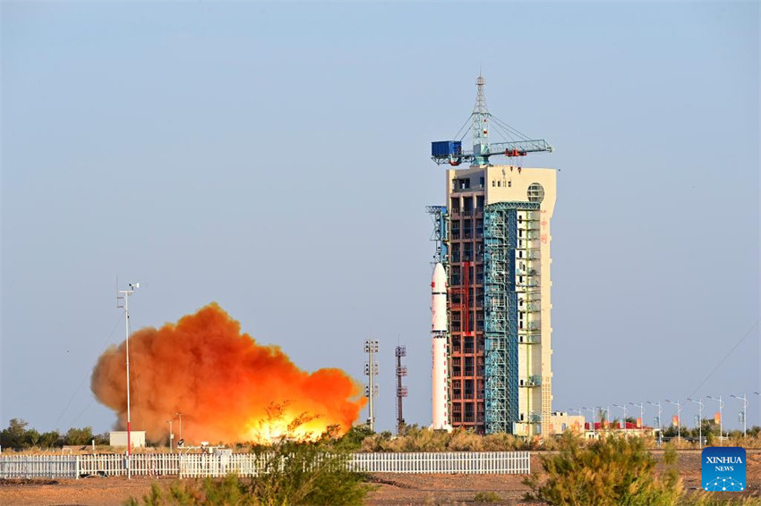 China lan?a primeiro satélite experimental reutilizável e retornável