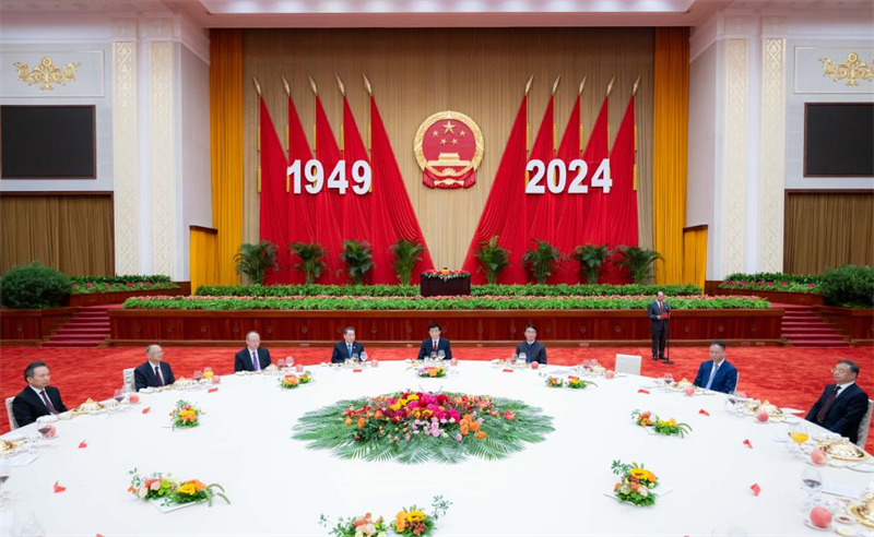 Mais alto conselheiro político da China pede mais ampla frente unida patriótica na recep??o do Dia Nacional