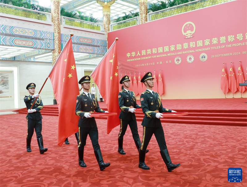 Xi Jinping estende felicita??es aos destinatários das mais altas honras estatais da China