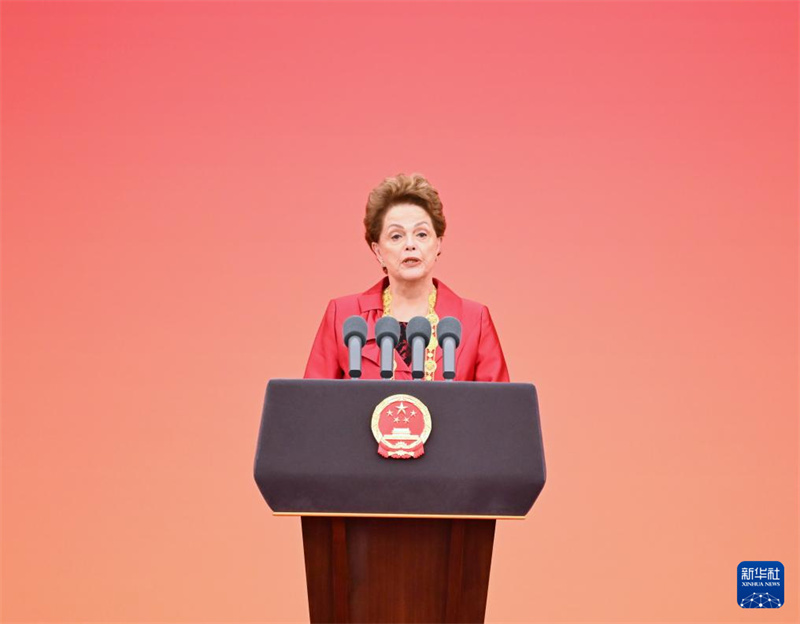 Xi Jinping estende felicita??es aos destinatários das mais altas honras estatais da China