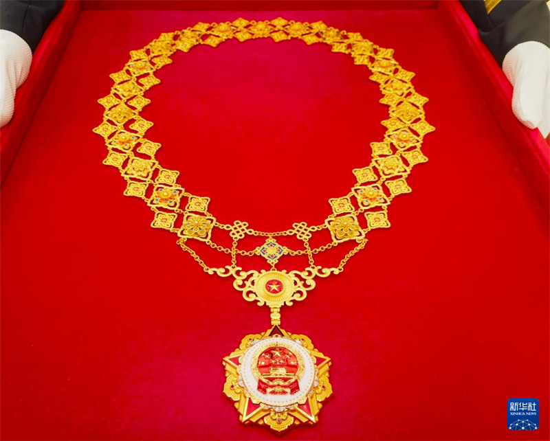 Xi Jinping estende felicita??es aos destinatários das mais altas honras estatais da China