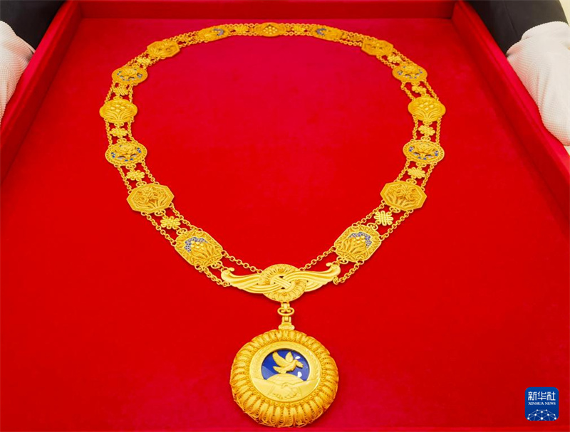 Xi Jinping estende felicita??es aos destinatários das mais altas honras estatais da China