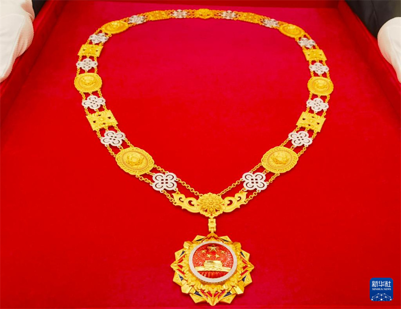 Xi Jinping estende felicita??es aos destinatários das mais altas honras estatais da China