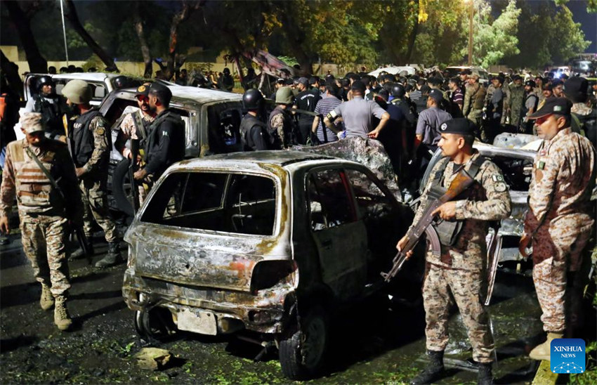 Cidad?os chineses e paquistaneses est?o entre mortos e feridos em ataque terrorista em Karachi, no Paquist?o