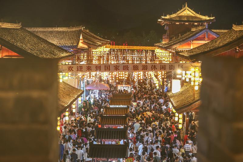 China contabiliza 765 milh?es de viagens domésticas durante feriado do Dia Nacional de 2024