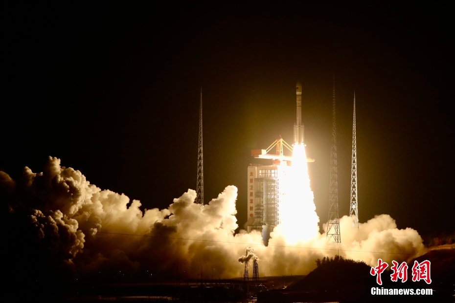 China lan?a com sucesso novo grupo de satélites