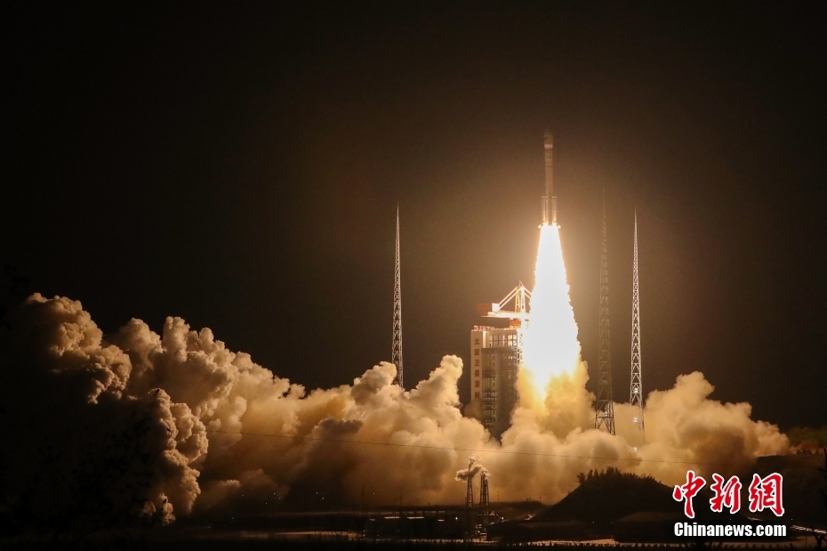 China lan?a com sucesso novo grupo de satélites