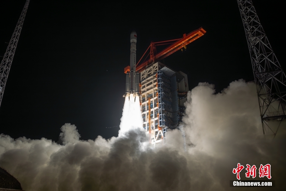 China lan?a com sucesso novo grupo de satélites