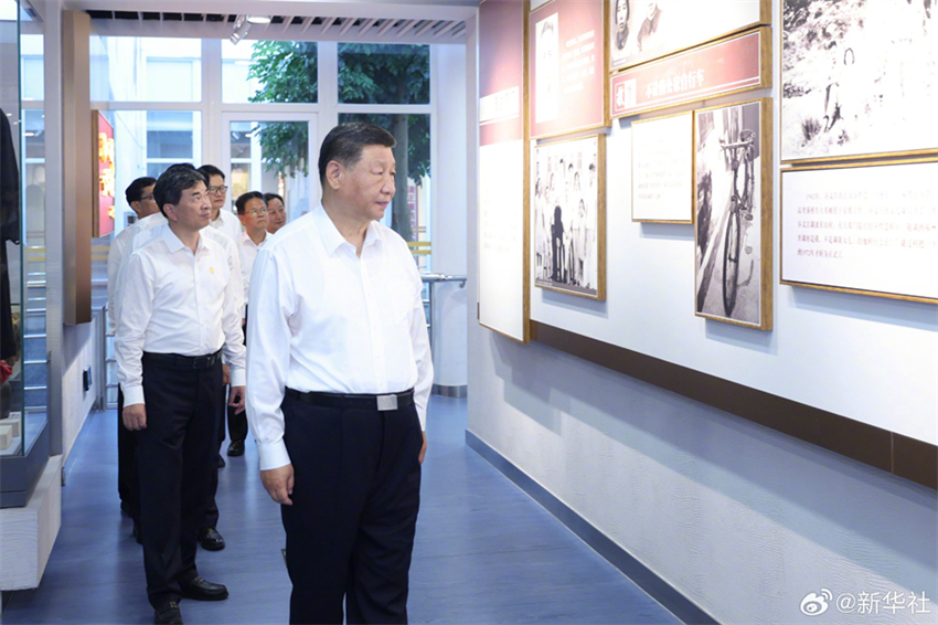 Xi Jinping visita sal?o memorial de Gu Wenchang