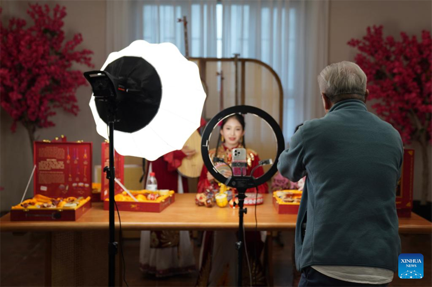 Participantes da 6a Cúpula Mundial de Mídia visitam Xinjiang