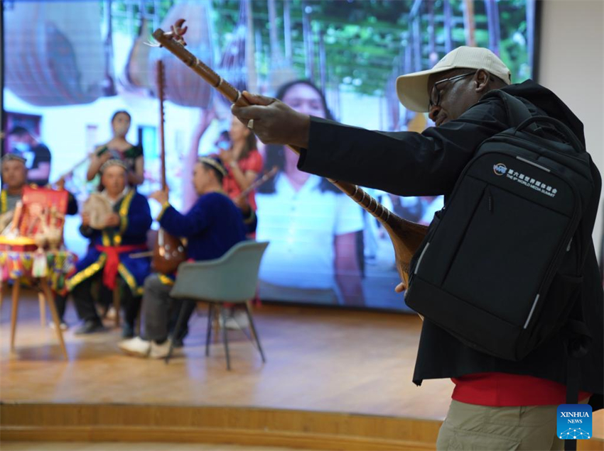 Participantes da 6a Cúpula Mundial de Mídia visitam Xinjiang