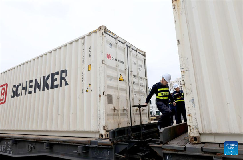 Primeiro trem de carga 