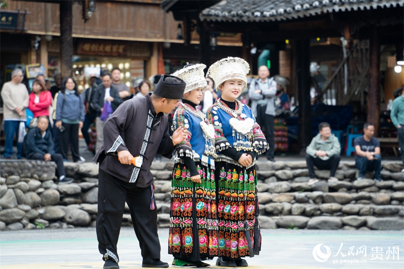 Guizhou: mídia da ásia-Pacífico experiencia cultura tradicional Miao