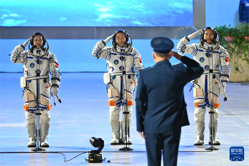 Realizada cerim?nia de despedida para astronautas chineses da miss?o Shenzhou-19