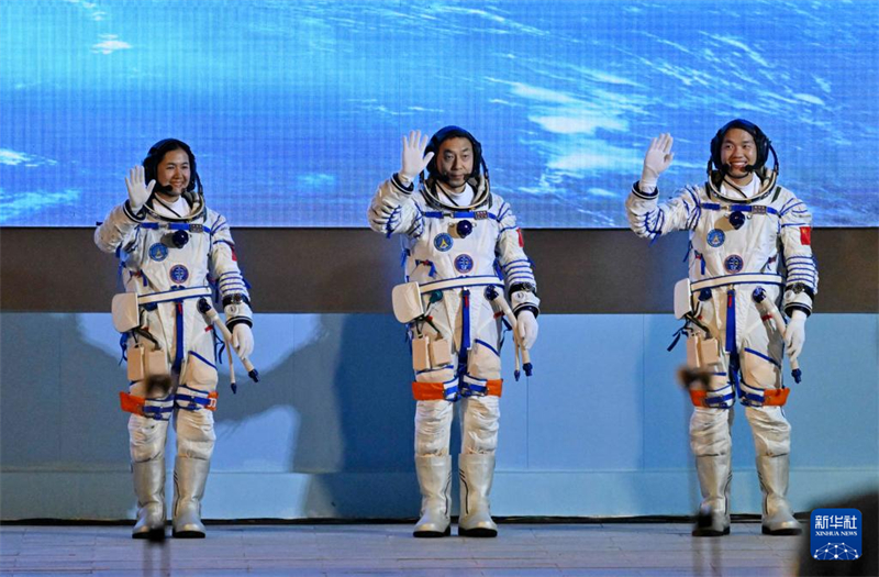 Realizada cerim?nia de despedida para astronautas chineses da miss?o Shenzhou-19