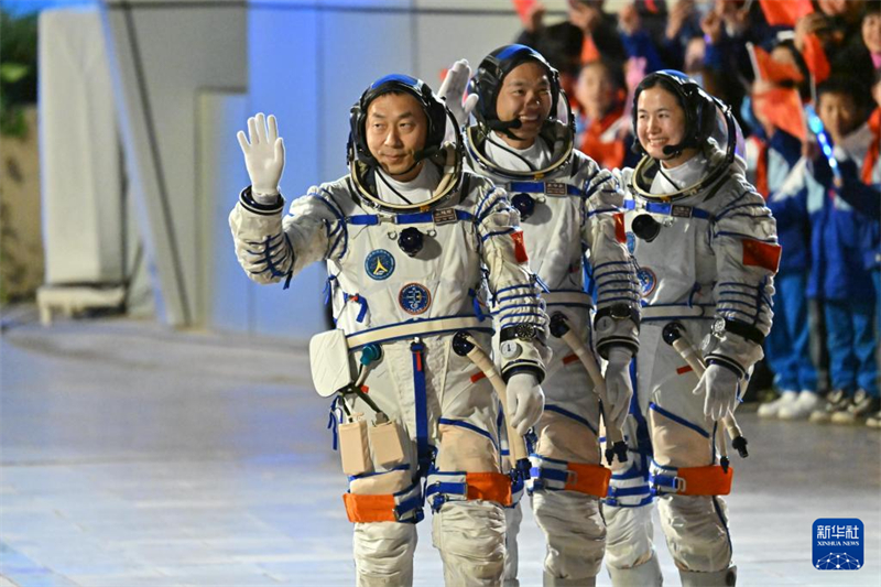 Realizada cerim?nia de despedida para astronautas chineses da miss?o Shenzhou-19
