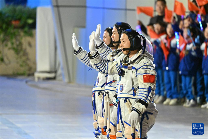 Realizada cerim?nia de despedida para astronautas chineses da miss?o Shenzhou-19