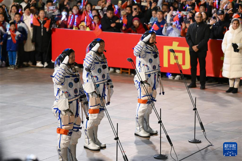 Realizada cerim?nia de despedida para astronautas chineses da miss?o Shenzhou-19
