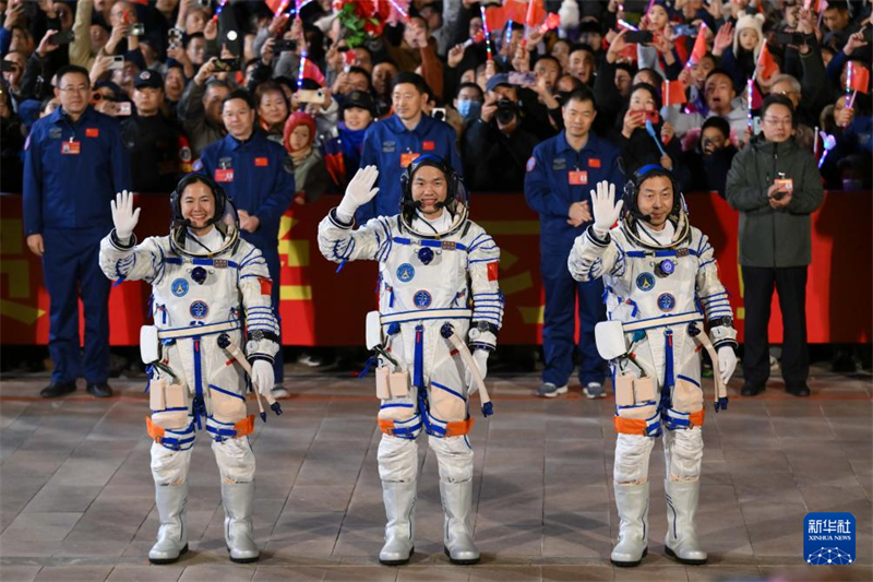 Realizada cerim?nia de despedida para astronautas chineses da miss?o Shenzhou-19