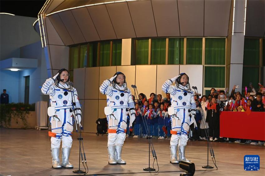 China lan?a nave espacial tripulada Shenzhou-19