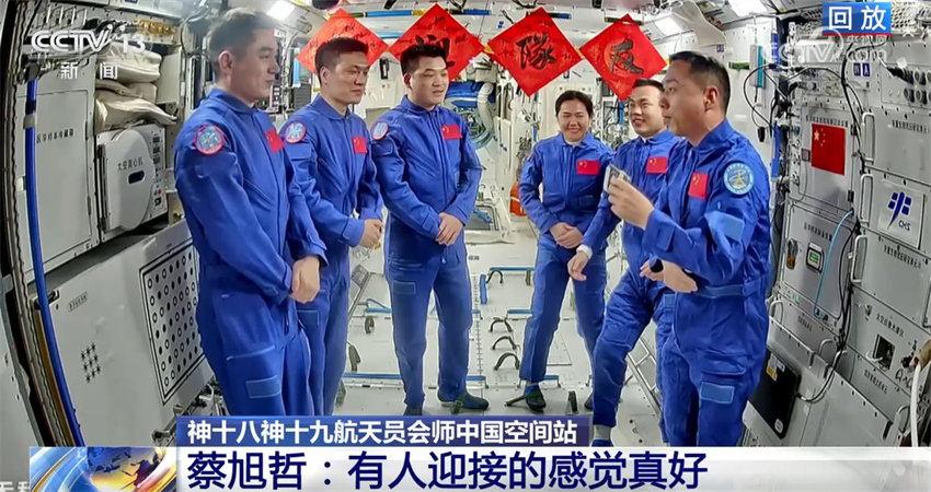 Astronautas da Shenzhou-19 entram na esta??o espacial