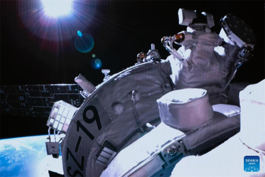 Nave espacial chinesa Shenzhou-19 atraca à combina??o da esta??o espacial