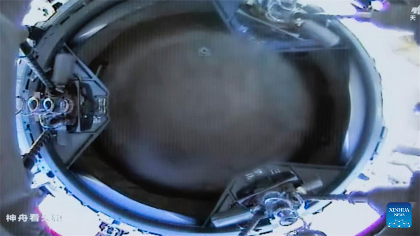 Nave espacial chinesa Shenzhou-19 atraca à combina??o da esta??o espacial