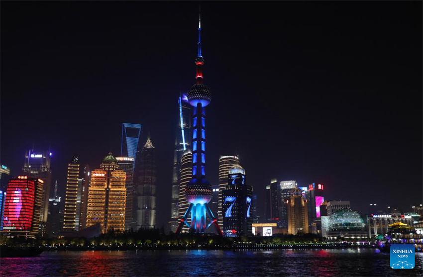 Edifícios de renome iluminados para receber 7a CIIE