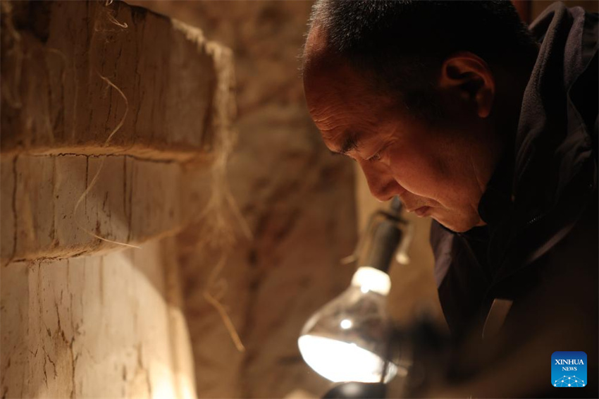 Trabalho de prote??o e restaura??o realizado nas Grutas da Montanha Maiji no noroeste da China