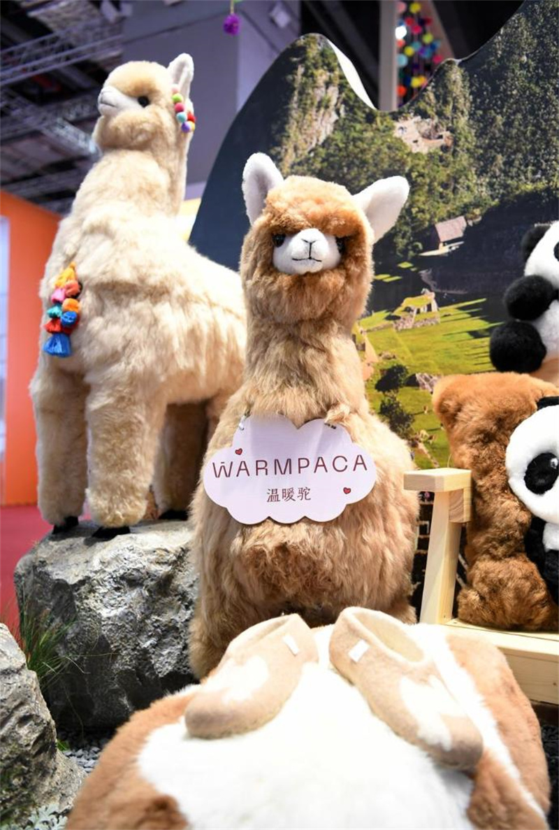 Brinquedos peruanos encantam consumidores chineses na 7a CIIE