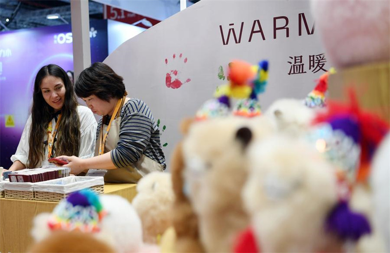 Brinquedos peruanos encantam consumidores chineses na 7a CIIE