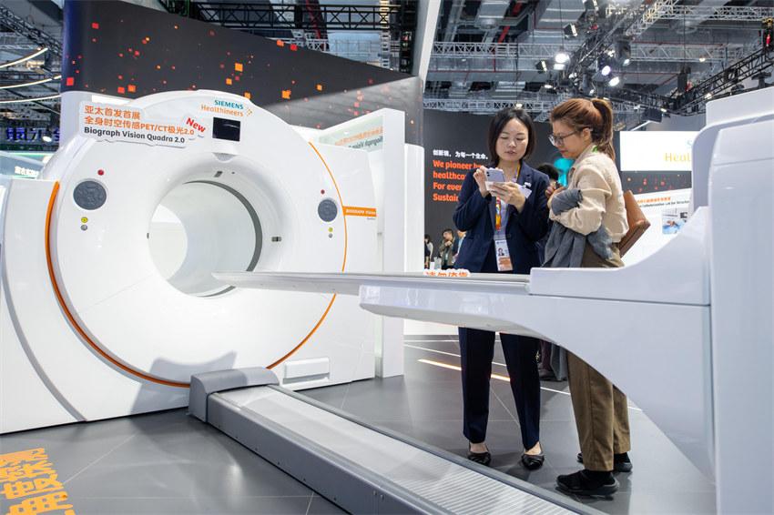 Galeria: produtos e tecnologias de produtividade de nova qualidade s?o exibidos na 7a CIIE