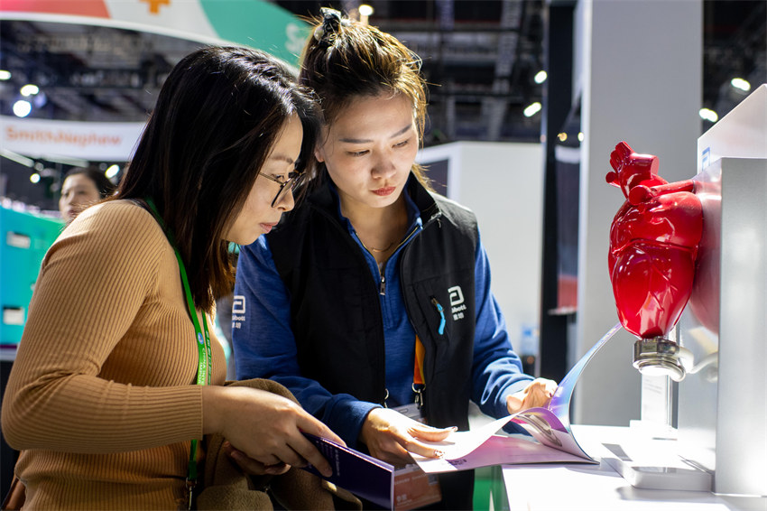 Galeria: produtos e tecnologias de produtividade de nova qualidade s?o exibidos na 7a CIIE