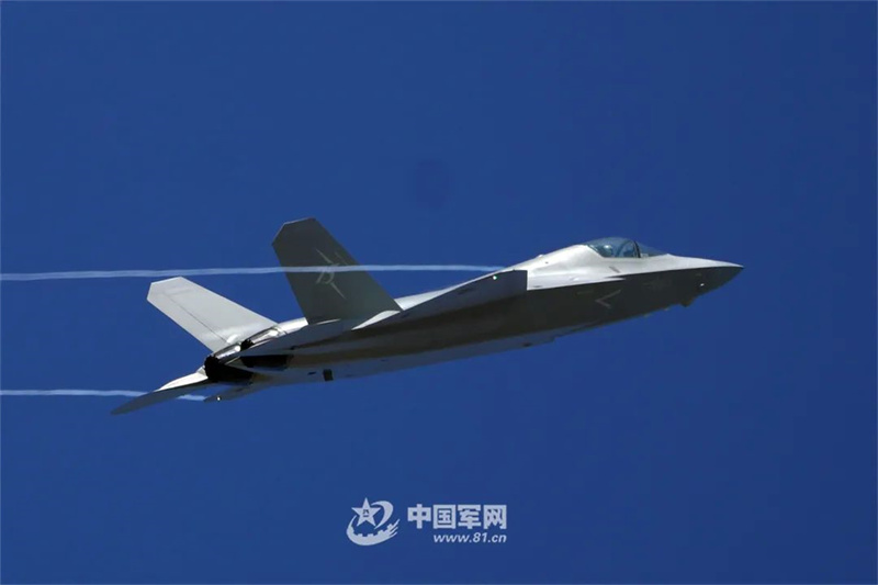 Ca?a furtivo da China J-35A realiza voo de demostra??o no Airshow China 2024