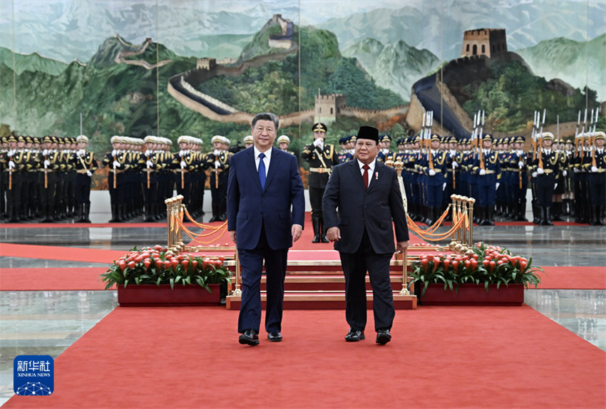 Presidentes chinês e indonésio prometem esfor?os conjuntos para construir comunidade com futuro compartilhado