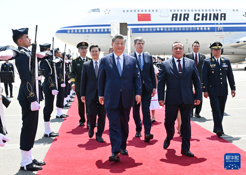 Xi Jinping chega a Lima para visita de Estado ao Peru e reuni?o da APEC