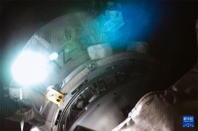 Nave de carga chinesa Tianzhou-8 atraca na esta??o espacial Tiangong