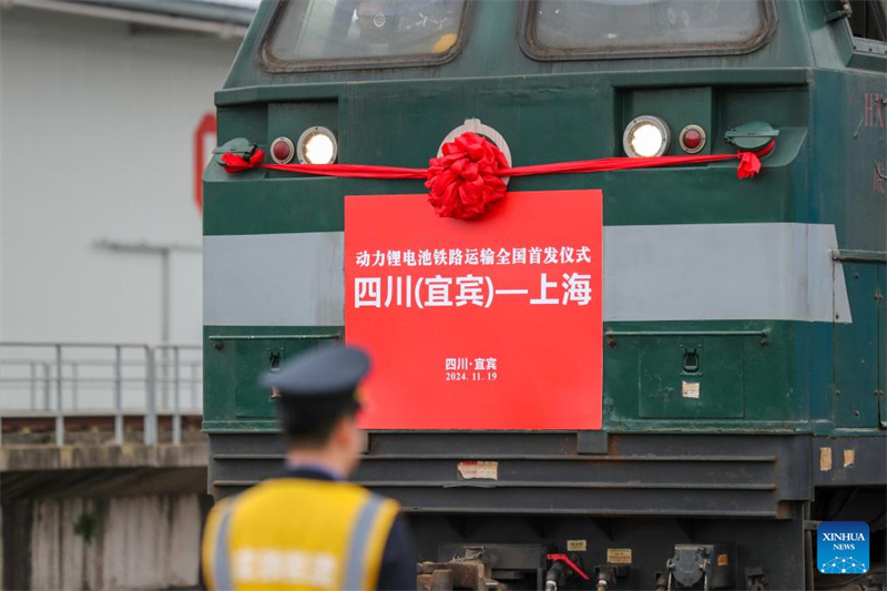 China Railway lan?a teste de transporte ferroviário para baterias de veículos elétricos